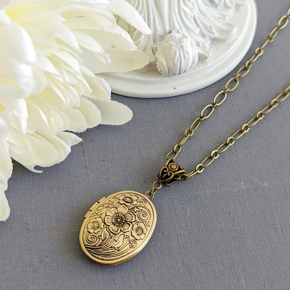 Silver Locket, Embossed Floral Locket, Long Chain Necklace, Vintage Style, Designer Locket, Wife Anniversary Gift, Mothers Day Gift