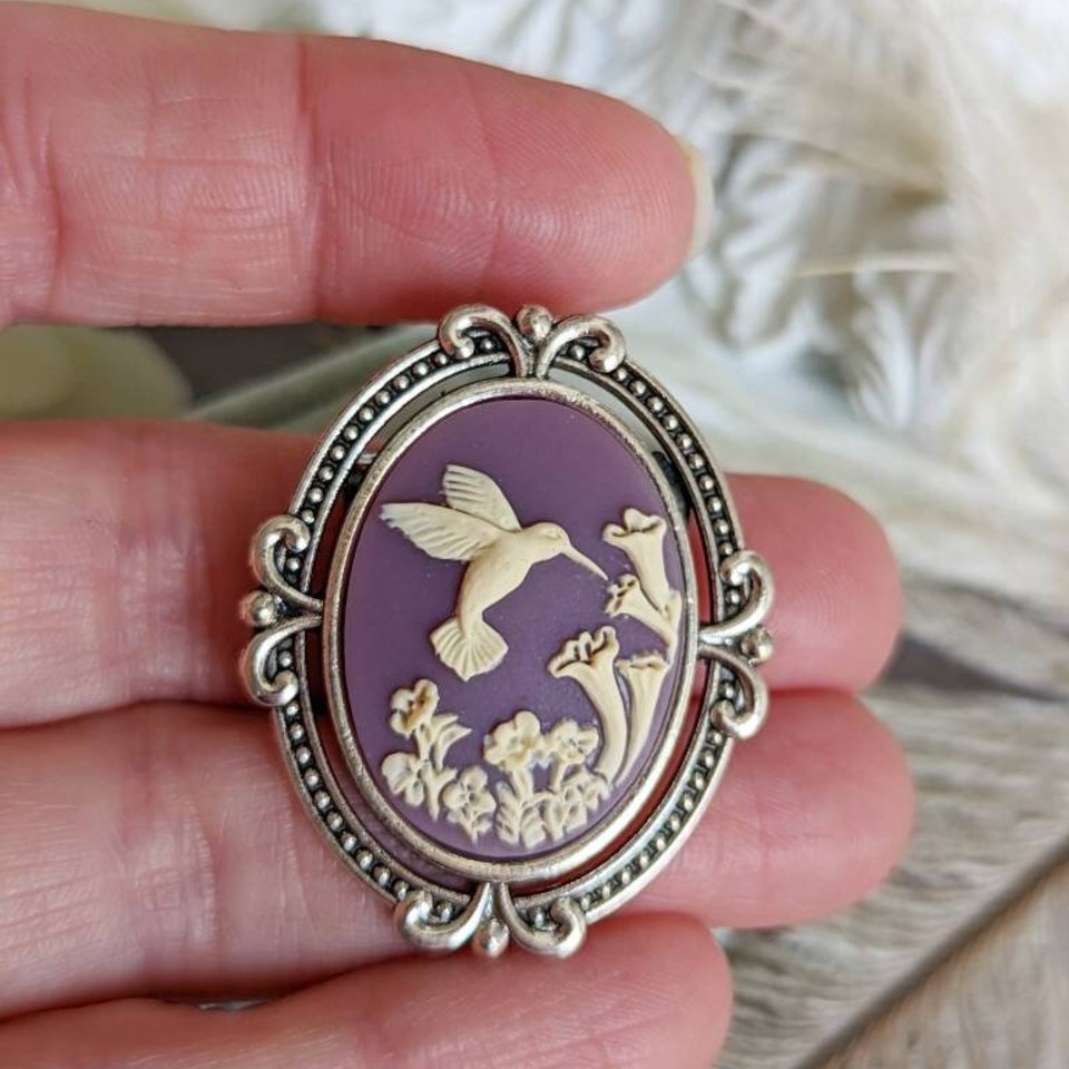 Black Hummingbird Brooch, Bird Pin, Nature Jewelry Cameo Brooch, Gift for Avian Veterinarian, Audubon Society Member
