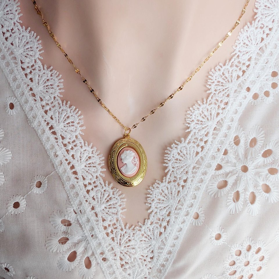 Oval Cameo Locket Necklace, Golden Vintage Inspired Locket, Special Keepsake Jewelry, Antique Style Photo Memory Pendant