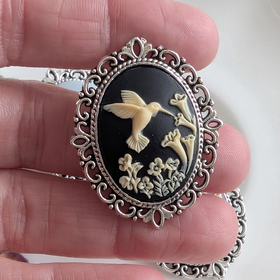 Hummingbird Cameo Brooch: Lacy Silvertone Vintage Style Pin