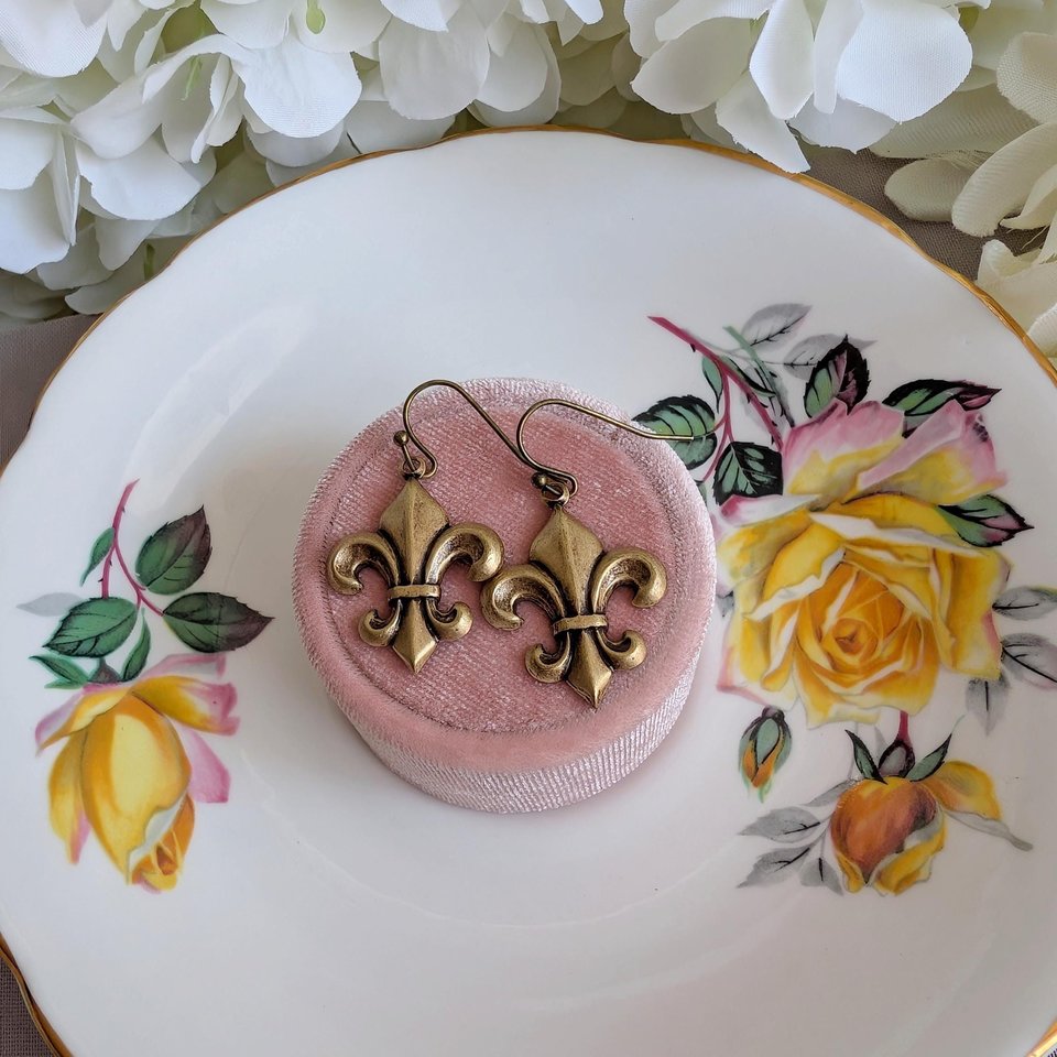 Fleur de Lis Earrings in Antiqued Brass, Vintage Style Jewelry