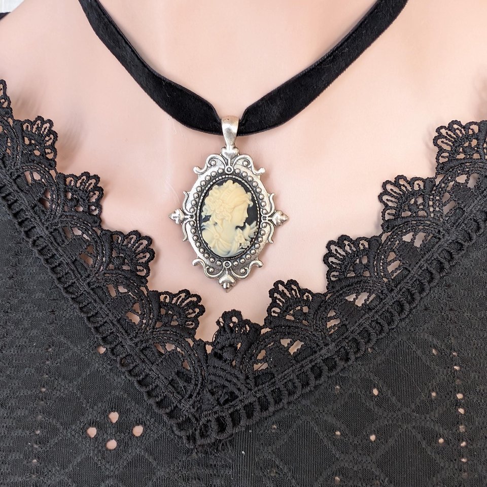 Gothic Cameo Choker Necklace – Vintage Setting on Black Velvet Ribbon