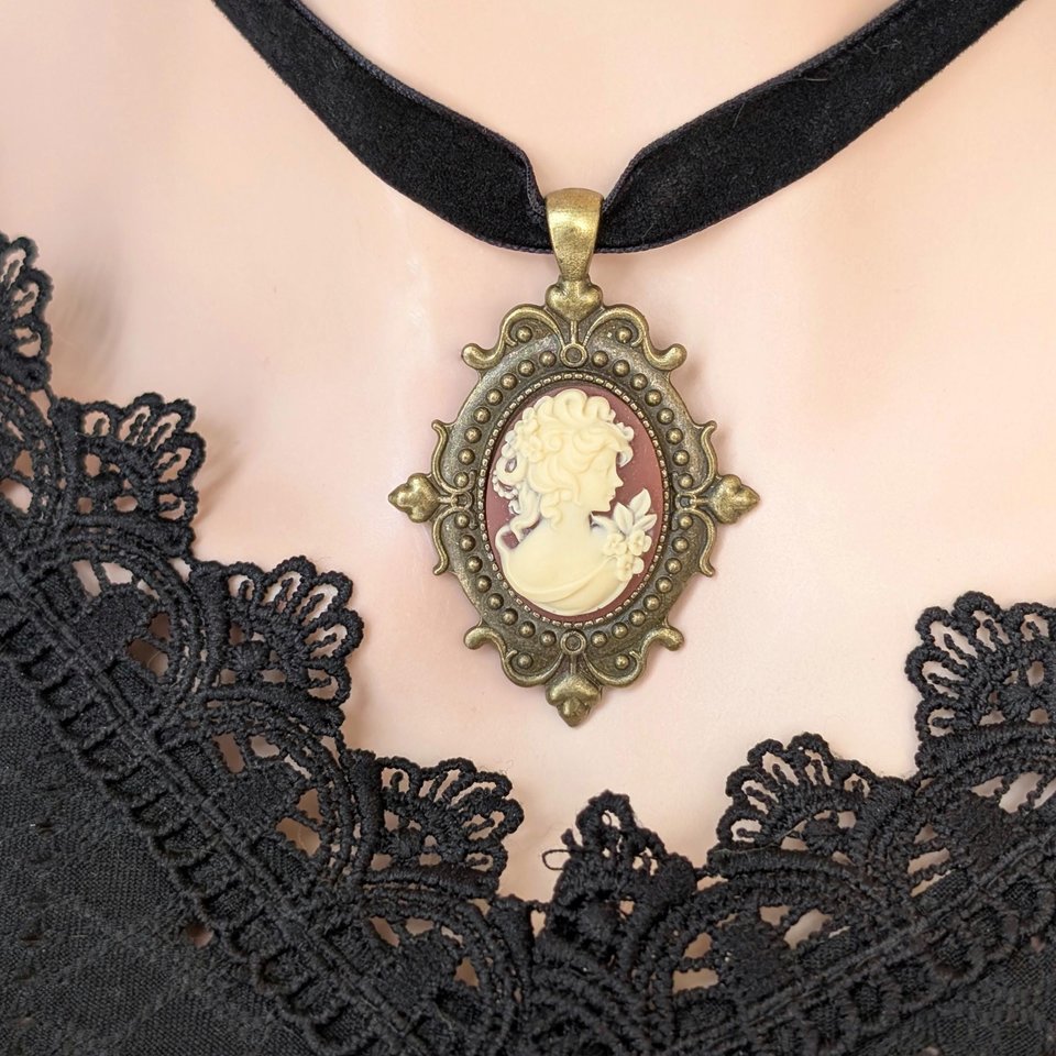 Gothic Cameo Choker Necklace – Vintage Setting on Black Velvet Ribbon