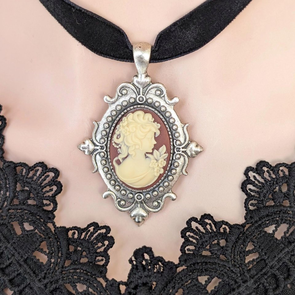 Gothic Cameo Choker Necklace – Vintage Setting on Black Velvet Ribbon