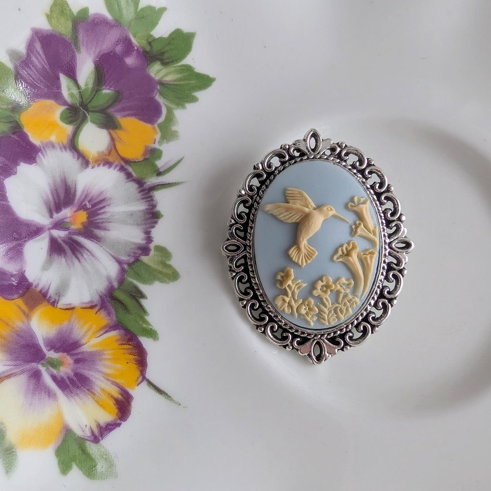 Hummingbird Cameo Brooch: Lacy Silvertone Vintage Style Pin
