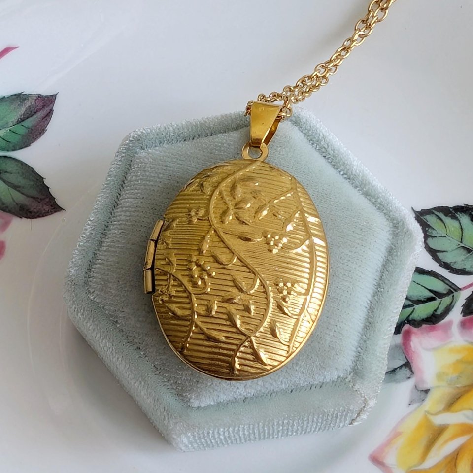 Embossed Vine Oval Locket Necklace, Vintage Style Brass Pendant