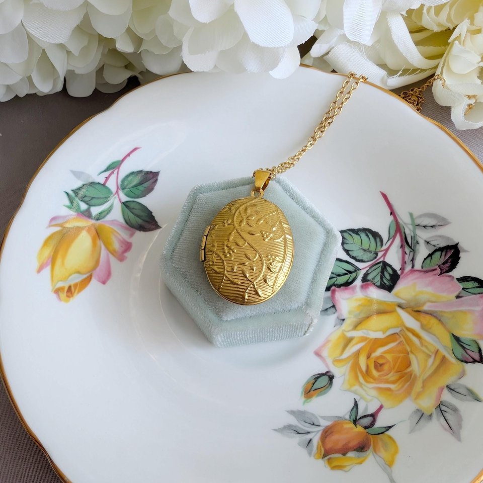 Embossed Vine Oval Locket Necklace, Vintage Style Brass Pendant