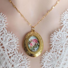 Golden Oval Locket Necklace with Floral Image, Vintage Inspired Locket, Floral Keepsake Jewelry, Antique Style Photo Memory Pendant