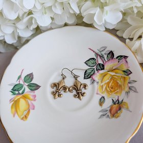 Fleur de Lis Earrings in Antiqued Brass, Vintage Style Jewelry