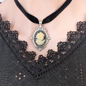 Gothic Cameo Choker Necklace – Vintage Setting on Black Velvet Ribbon