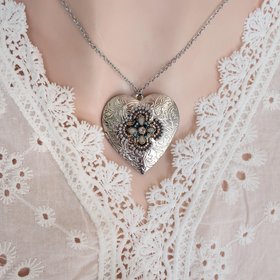 Silver Plated Heart Locket Necklace With Beaded Embellishmentā Art Deco Engraved Pendant, Vintage Style Jewelry Gift for Her